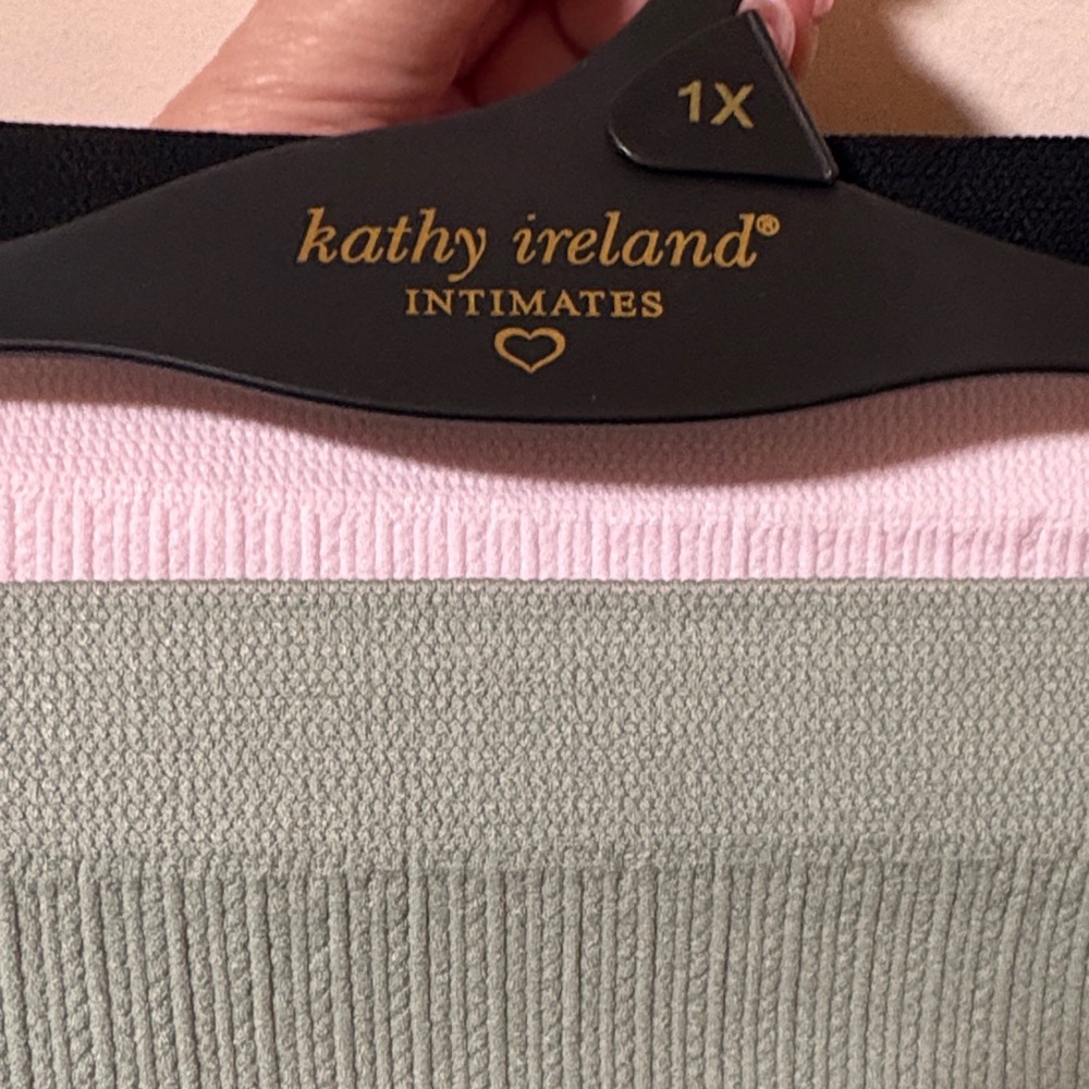 Kathy Ireland Intimates Women’s Seamless High-Waist Briefs - 3-Pack) - Picture 4 of 7